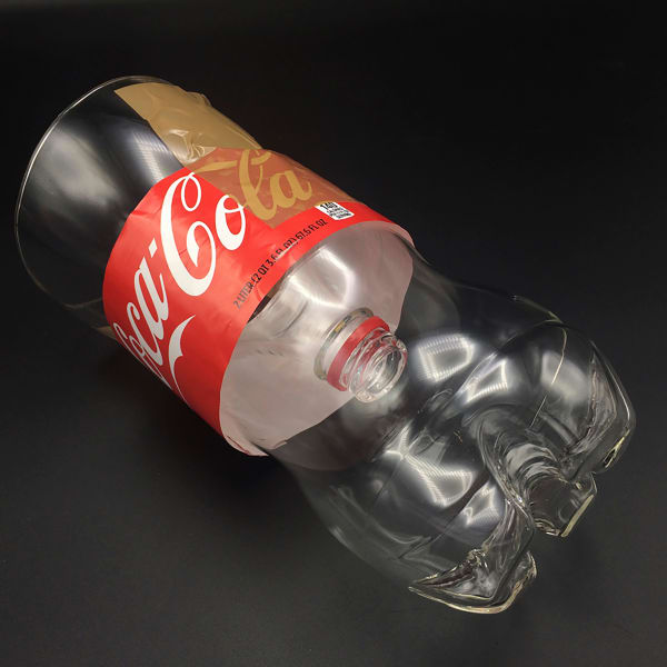 Patty Chang 张怡, Coke 1 liter 一公升可乐, 2017