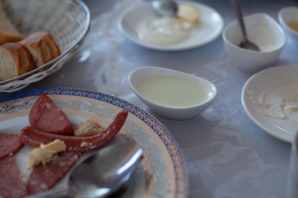 Patty Chang 张怡, Let Down （Milk） 沮丧（牛奶）, 2017