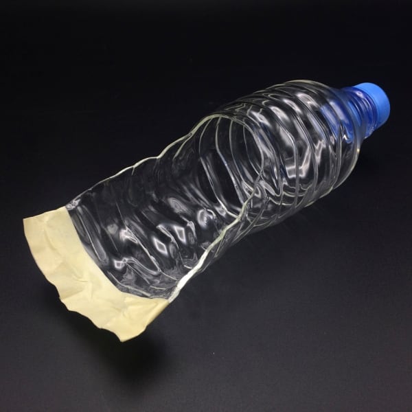 Patty Chang 张怡, Shovel w. masking tape 铲子。遮蔽胶带, 2017