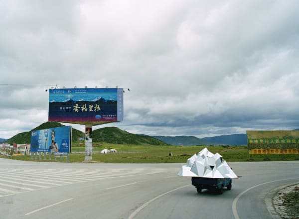 Patty Chang 张怡, Shangri-La (Mirror Mountain-Billboards) 香格里拉(镜山广告牌), 2005