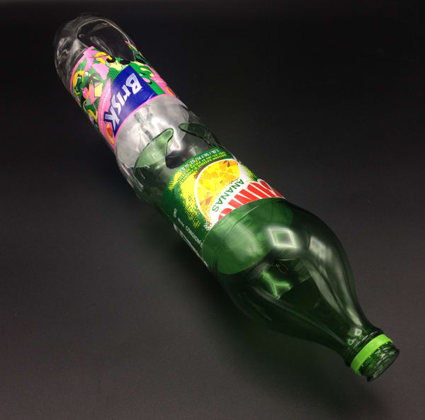Patty Chang 张怡, Glass Urinary Device 玻璃小便器, 2017