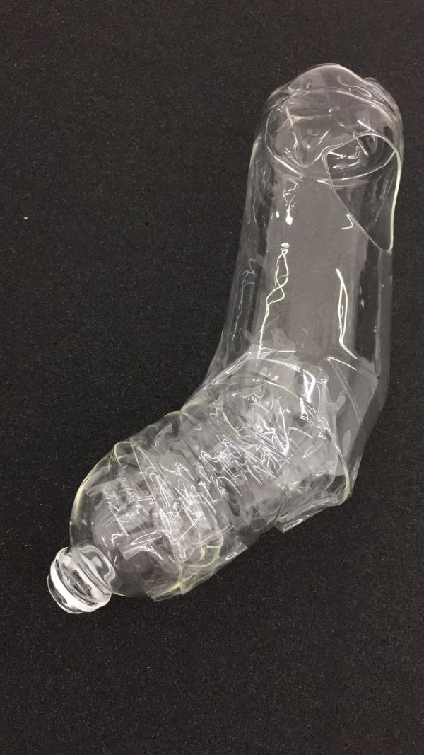 Patty Chang 张怡, Glass Urinate Device, 2016