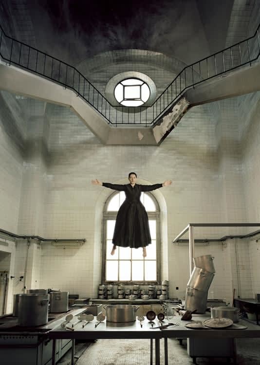 Marina Abramović 玛丽娜·阿布拉莫维奇, The Levitation of Saint Therese 特蕾泽修女的漂浮, 2009