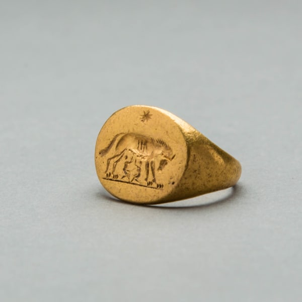 Gold Seal Ring Featuring Romulus and Remus
