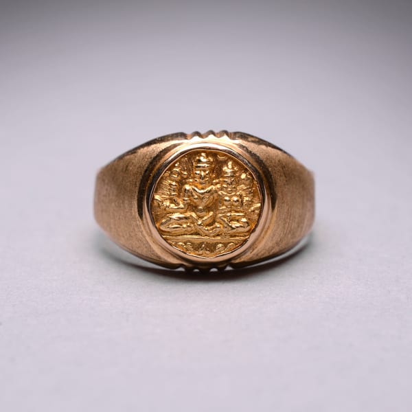 Gold Ring Featuring a Gold Pagoda from the Vijayanagara Empire