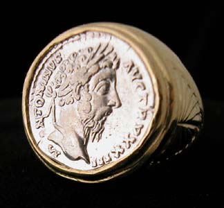 Gold Ring with Silver Denarius of Emperor Marcus Aurelius