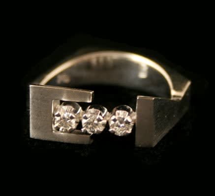 14k White Gold Ring with 3 Round Diamonds .20c