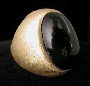 Gold Ring with Cabochon Black Cross Star Sapphire