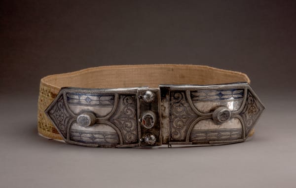 Textile belt with silver niello buckles