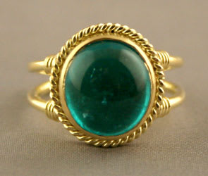 Gold Ring Featuring an Emerald