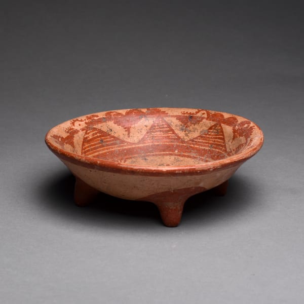 Mayan Tetrapod Bowl with a Painted Bird