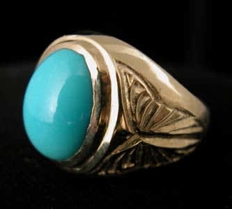 Gold Ring with Oval-Shaped Turquoise