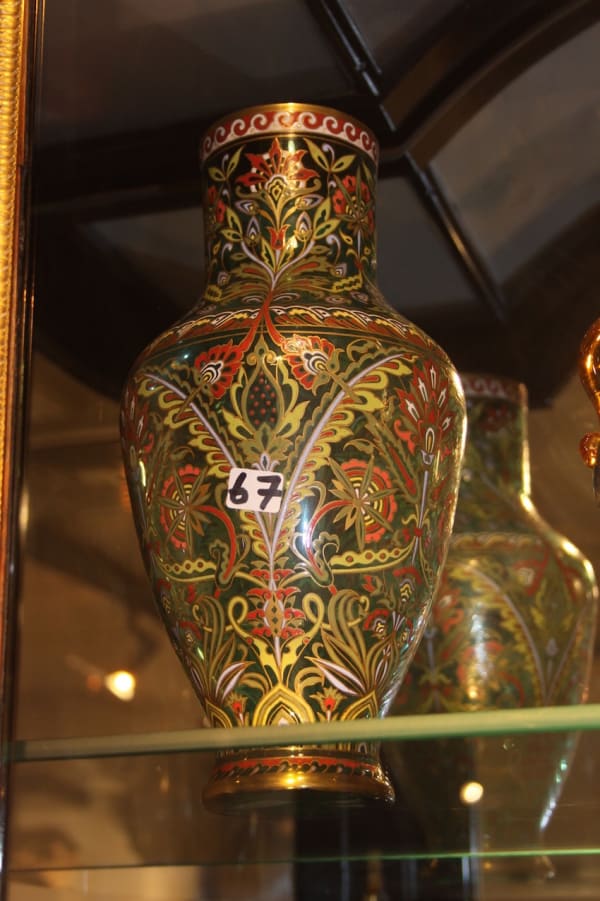 Glass vase in Hispano-Moresque style, pair of two (1)