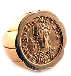 Gold Ring Featuring a Roman Gold Coin of Emperor Leo II