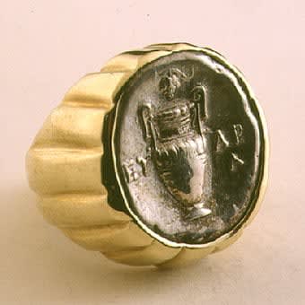 Gold Ring Featuring a Boeotian Silver Stater of Thebes