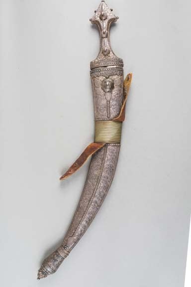 Curved dagger and sheath