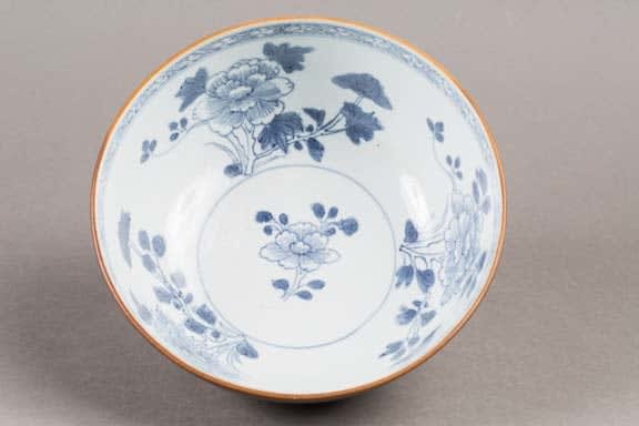 Bowl on ring foot internally decorated in White and Blue style with floral pattern