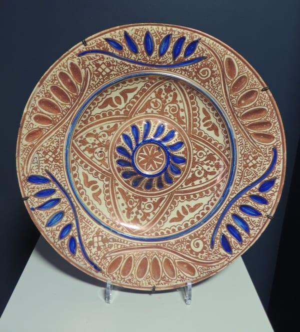 Hispano-Moresque wall charger