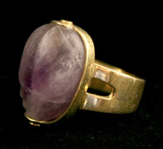Gold Ring Featuring an Amethyst Scarab
