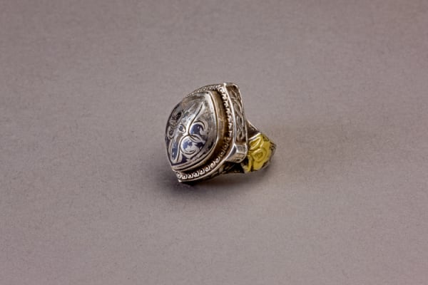 Islamic silver and niello elliptical ring