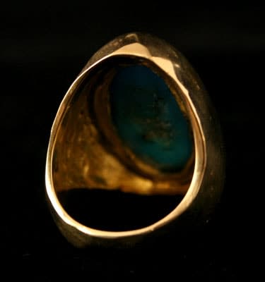 18 Karat Gold Ring Featuring a Turquoise