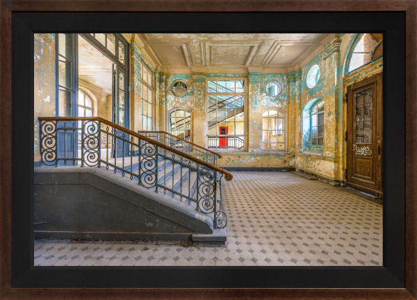 Mario Basner, Grandeur, Classic Brown Frame, Black Liner