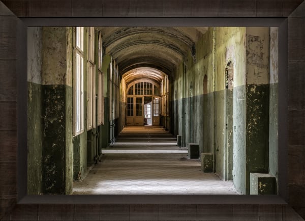 Mario Basner, Corridor, Tabacchino Frame, Dark Ash, Black Liner