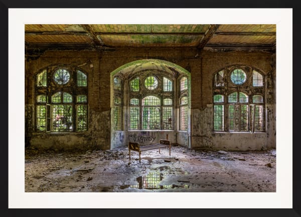 Mario Basner, Beauty Forgotten, Classic Satin Black Frame, White Liner