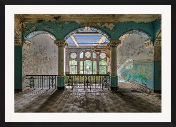 Mario Basner, Archway, Classic Black Frame, White Liner