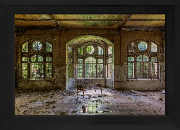 Mario Basner, Beauty Forgotten, Classic Satin Black Frame, Black Liner