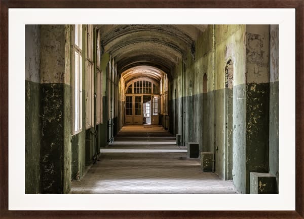 Mario Basner, Corridor, Classic Brown Frame, White Liner
