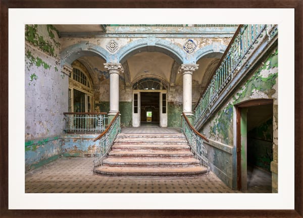 Mario Basner, Entrance, Classic Brown Frame, White Liner