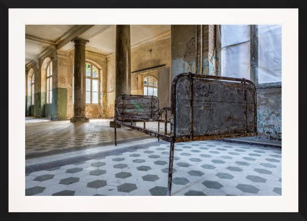 Mario Basner, Balance, Classic Satin Black Frame, White Liner