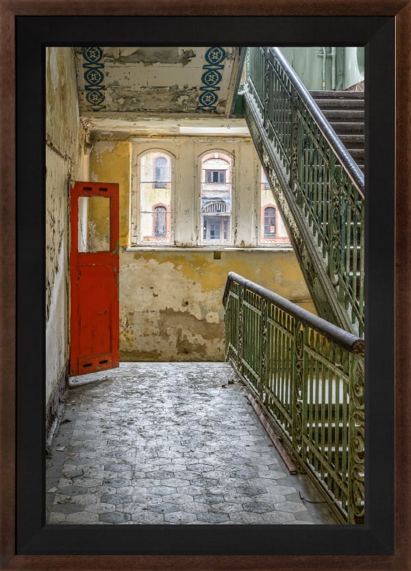 Mario Basner, Discomfort Within, Classic Brown Frame, Black Liner