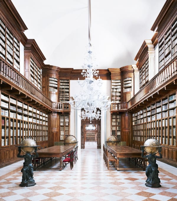 Candida Höfer, Biblioteca Teresiana Mantova I 2010