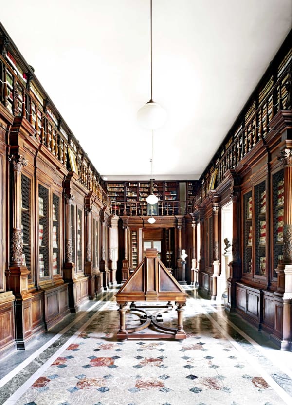 Candida Höfer, Biblioteca Nazionale Napoli II 2009