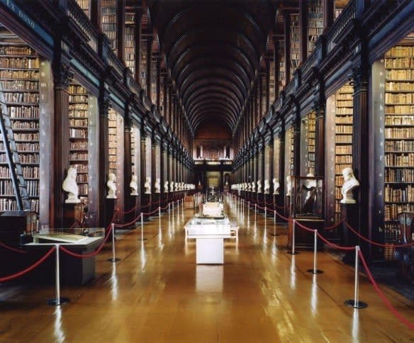Candida Höfer, Trinity College Library Dublin II 2004