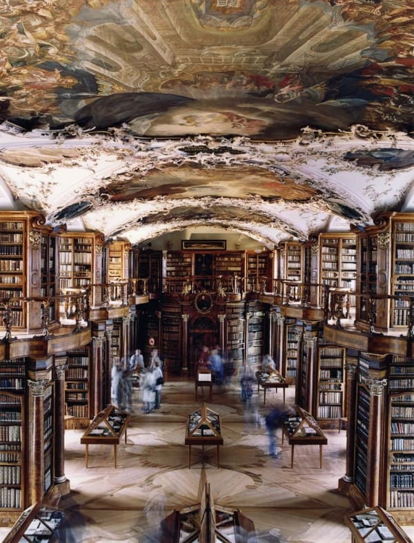 Candida Höfer, Stiftsbibliothek St Gallen I 2001