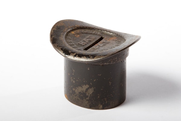 BANKS, HAT STILL BANK