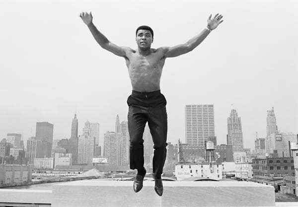 Thomas Hoepker, Ali jumping from a bridge, Chicago, 1963