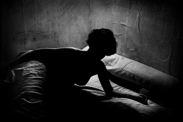 René Groebli, Bed at night/Nächtliches Bett (#502), Paris, Das Auge der Liebe, 1952
