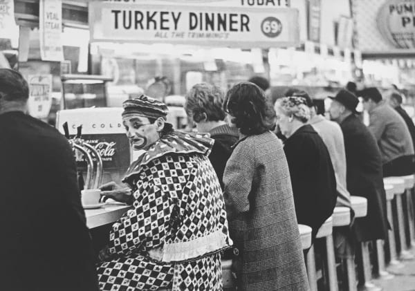 Thomas Hoepker, Clown in a diner, Reno, Nevada, 1963