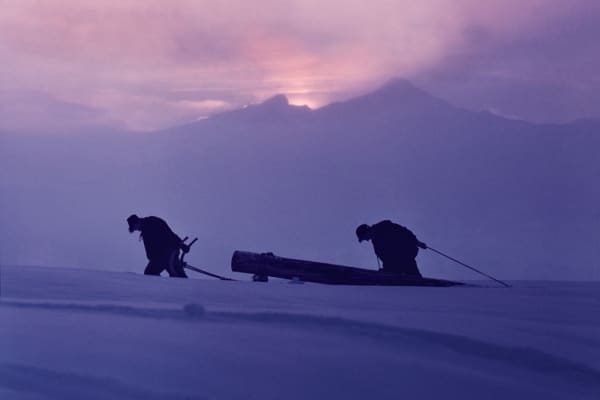 René Groebli, Sledge with tree trunk, Bernese Oberland/Schlitten mit Holzstamm, Berner Oberland (D152), Schweiz, 1956