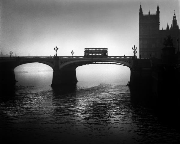 René Groebli, Tram on Westminster Bridge/Tram auf der Westminster-Brücke (#1202), London, 1949