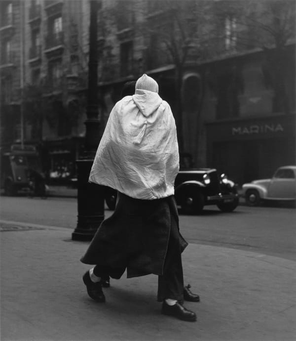 Louis Stettner, Family Walking, 14th arrondissement (Manege), 1949