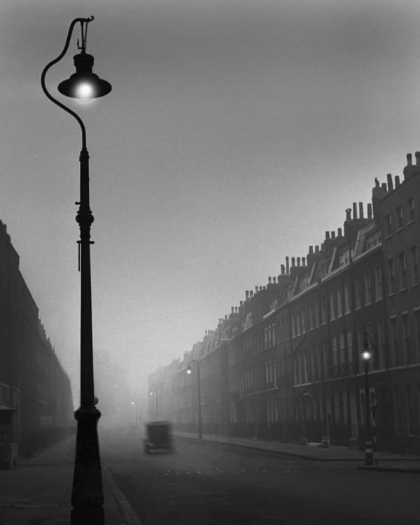 René Groebli, Lonely street with car/Einsame Strasse mit Auto (#1208), London, 1949