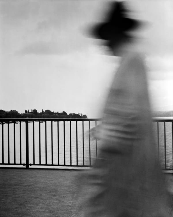 René Groebli, Passant auf Quaibrücke (#610), Vintage, 1946