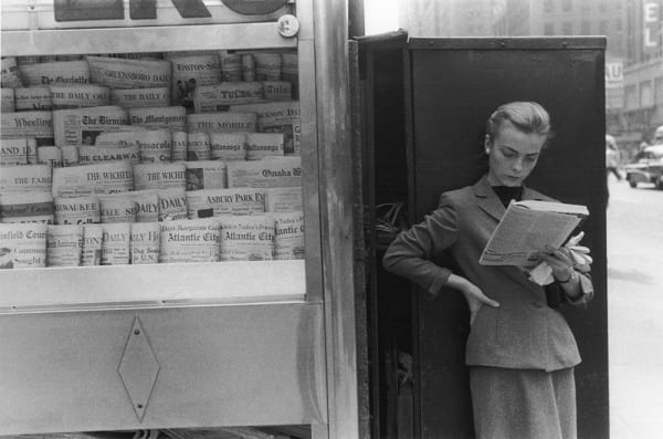 Louis Stettner, Elbowing, Out of Town Newsstand, 1954