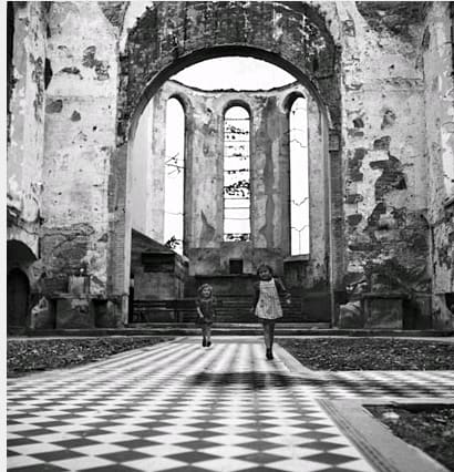 Werner Bischof, Children playing inside a destroyed church, Friedrichshafen, Germany, 1945