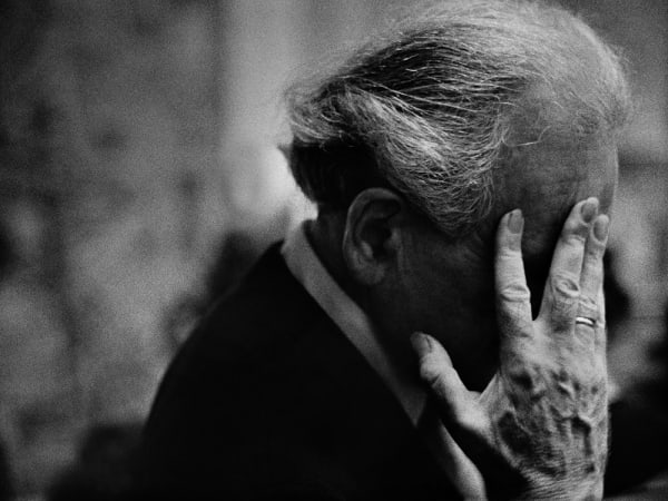 René Groebli, Richard Neutra after a speech at the Uniersity of Zurich / Richard Neutra nach einer Rede an der Universität Zürich (#618), 1949